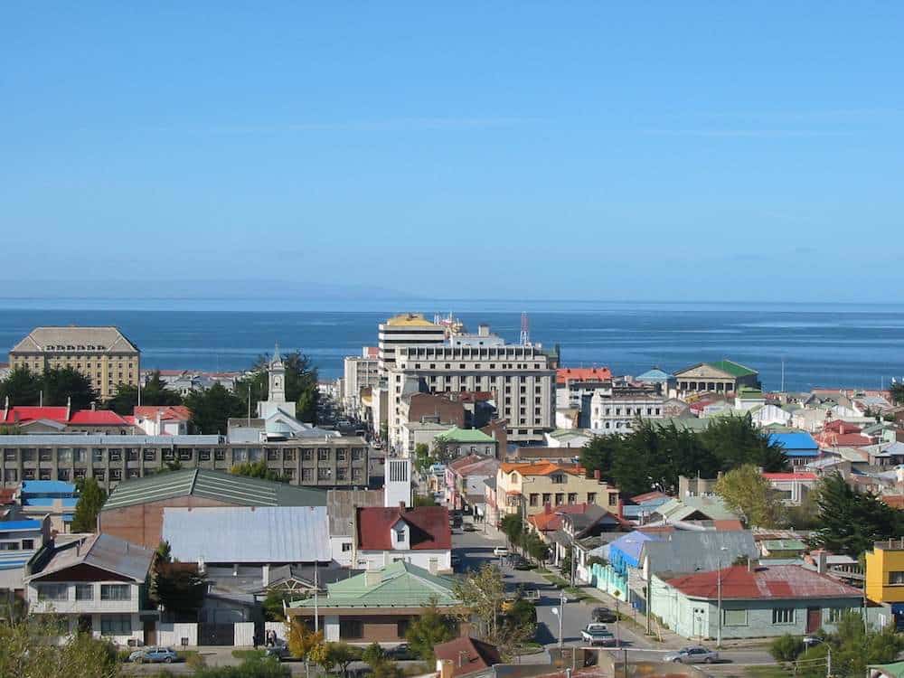Punta Arenas En Bordure Du Détroit De Magellan Au Sud Du Chili. Patagonie, Terre De Feu