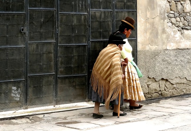 Les Cholitas Dans Les Rues De La Paz, En Bolivie