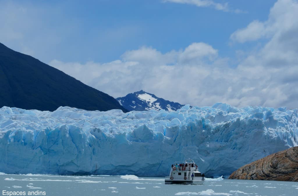Navigation pour approcher le glacier Photo : Espaces andins
