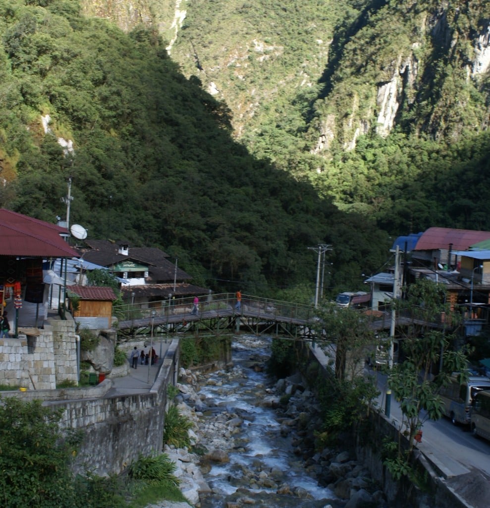 Le village de Aguas calientes au pied du Machu Picchu, Perou