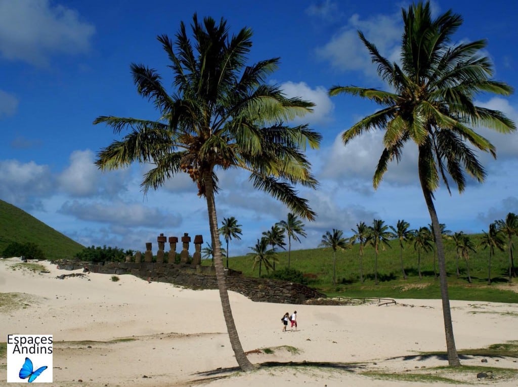 La plage d'Anakena, Ile de Pâques  / Photo : Espaces Andins