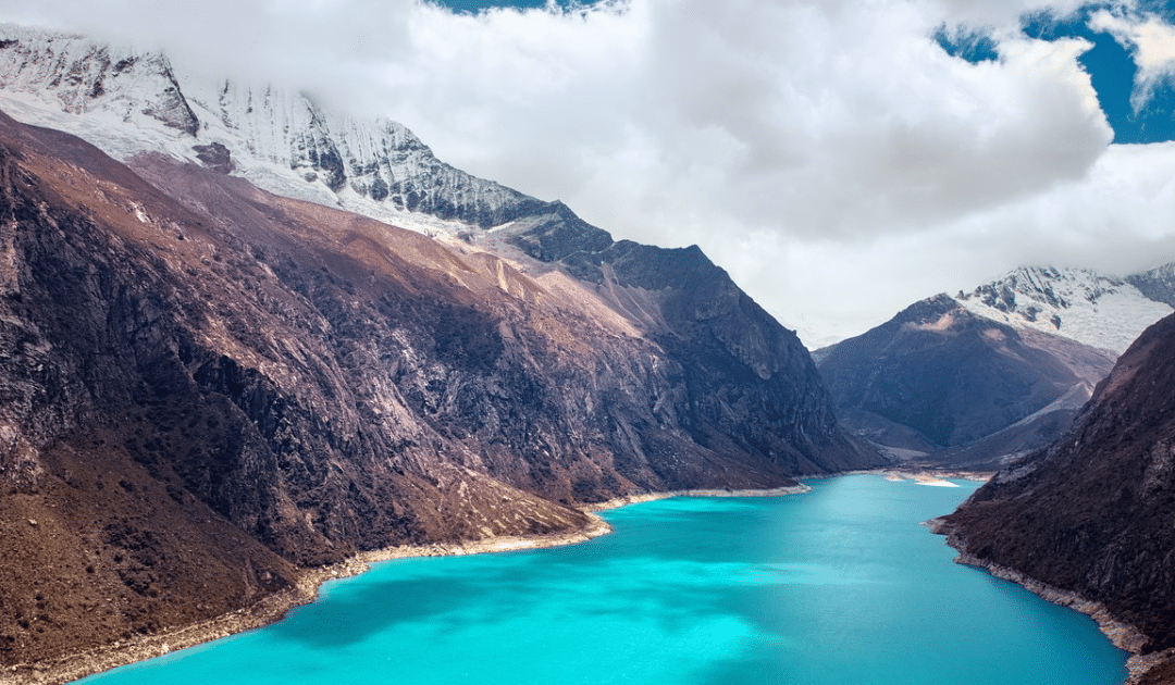 La cordillère blanche dans les Andes péruviennes