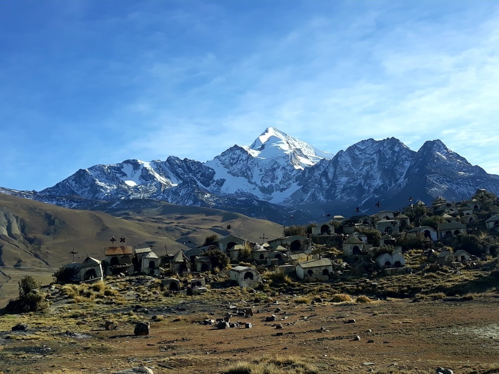 cimetière des mineurs près du Mont Huayna Potosi, en Bolivie