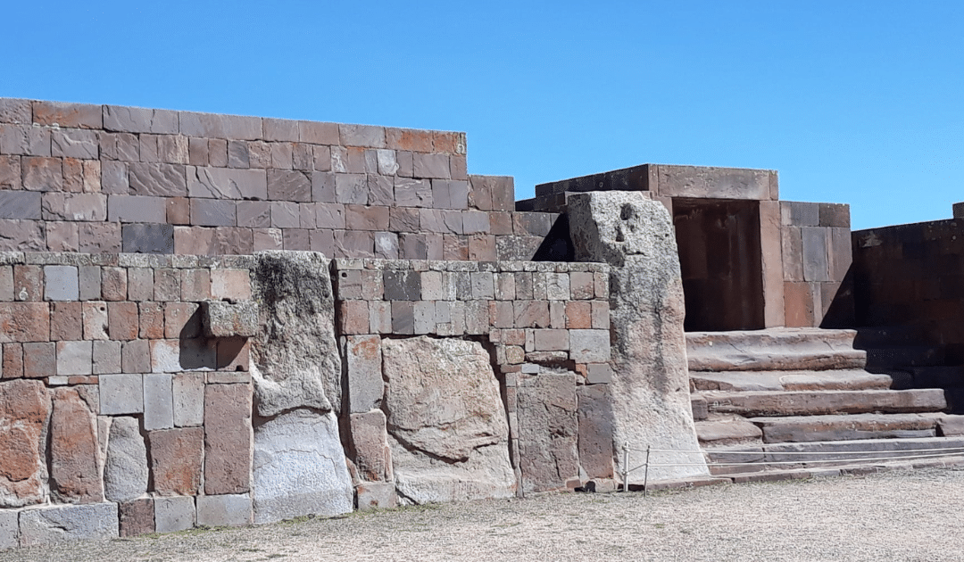 Visite de la mystérieuse cité pré-inca de Tiwanaku en Bolivie