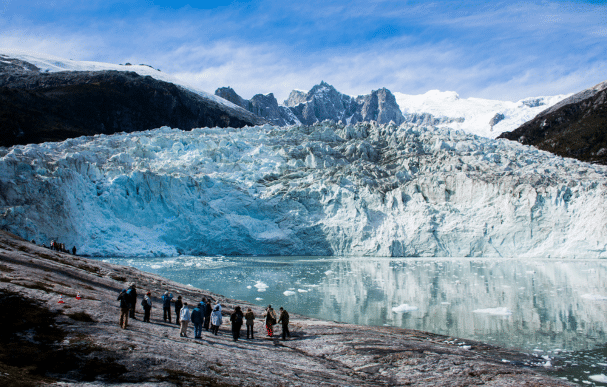 Découvrez la majesté de la Patagonie et de la Terre de Feu avec les Croisières Australis, offrant des paysages à couper le souffle et des aventures inoubliables. Photographe : Espaces Andins